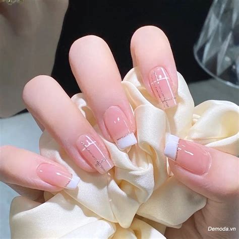 Mẫu nail màu hồng đơn giản sang trọng Sự thanh lịch trong sự giản dị