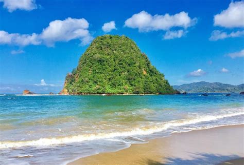 Pantai Pulau Merah Surganya Peselancar Dan Pemburu Sunset