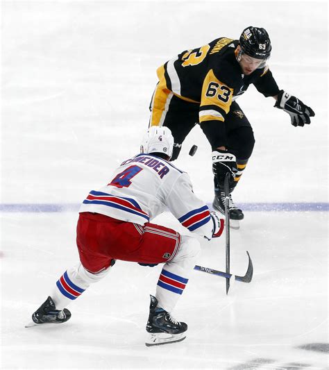 Jonathan Quick (32 saves) leads Rangers to shutout of Penguins | Reuters