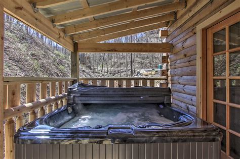 The Phoenix Cabin W Hot Tub In Gatlinburg Evolve