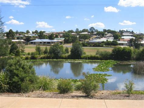 Motor Village Caravan Park - Toowoomba Beautiful lake and park at the ...