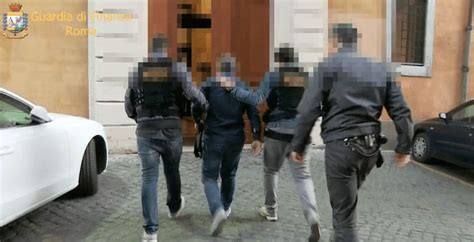 Narcotraffico E Rapine Arresti A Roma Per La Banda Del Buco