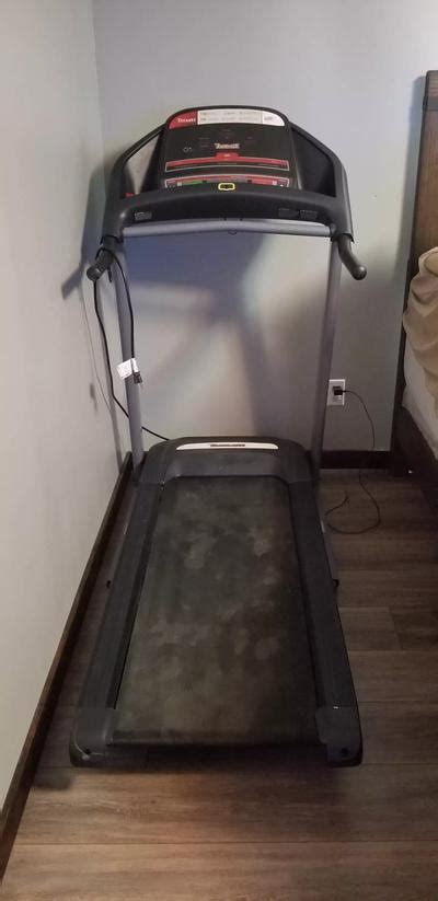 Triumph 400T treadmill for sale in Dickinson, TX - 5miles: Buy and Sell