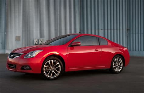 nissan altima coupe review pricing   specs