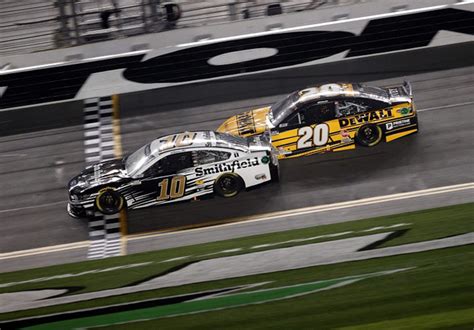 NASCAR En Daytona Carreras Clasificatorias Aric Almirola Y Austin