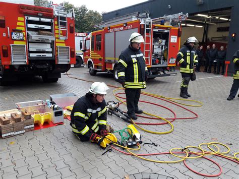 Feuerwehr Voerde Abgeschlossene Grundausbildung 2017 Freiwillige