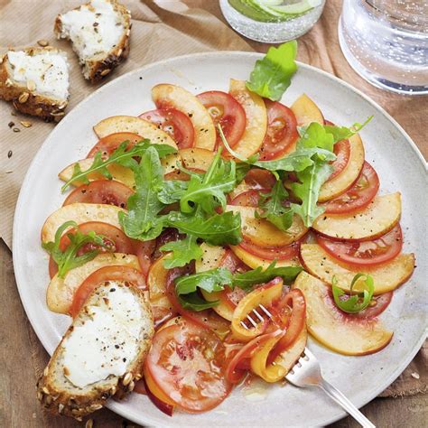 Nektarinen Tomaten Carpaccio mit Käsebrot Foodstuff Caprese Salad