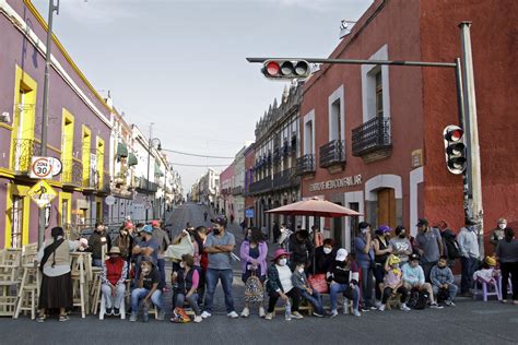 Poblanos Esperan Con Ansias El Inicio Del Desfile Por La Batalla De