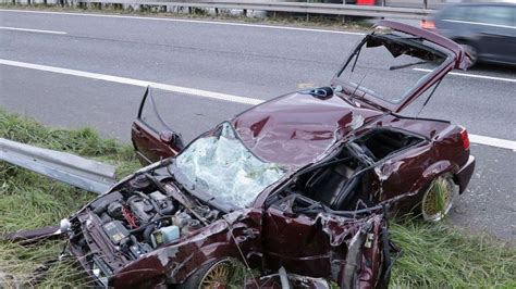 Hanau Langenselbold Schwerer Unfall Auf Der A Zwei Menschen