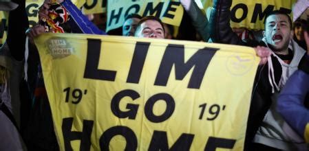 Vuelven Las Protestas Contra Lim Pero Mestalla Se Llenar Tras El