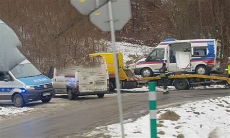 Zderzenie Karetki I Trzech Osob Wek Na Drodze Krajowej Dk Miastons Pl