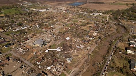 In Pictures Mississippi Tornado Devastates Town Bbc News