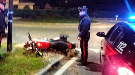 Grave Incidente Ad Agrate Brianza In Ospedale Motociclista Di Anni