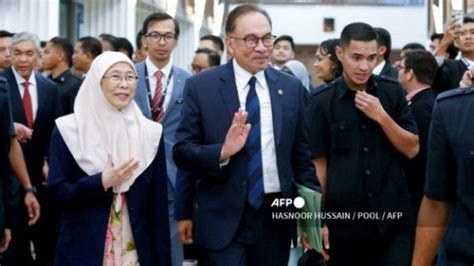 Jokowi Bertemu Pm Malaysia Anwar Ibrahim Bahas Sejumlah Isu Termasuk