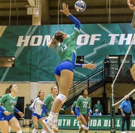 Couple Fgcu Babes Rvolleyballgirls