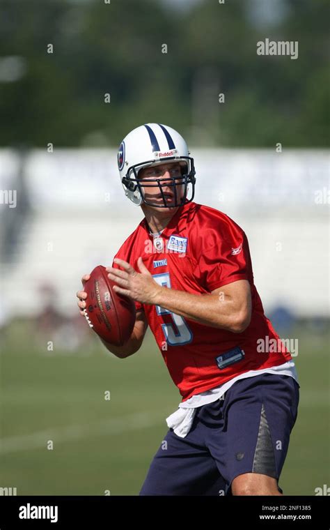 Tennessee Titans Quarterback Kerry Collins Is Shown In Action During