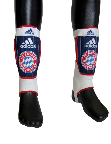 OCHRANIACZE PIŁKARSKIE PISZCZELI ADIDAS FC BAYERN 650745 SMALL