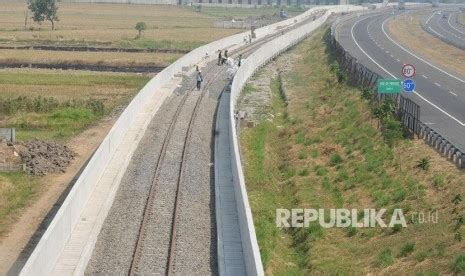 Pembangunan Jalur Rel Kereta Api Bandara Adi Soemarmo Republika Online