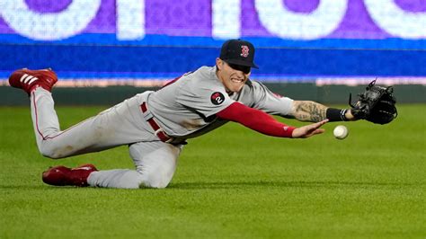 Red Soxs Jarren Duran Argues With Hecklers After More Center Field