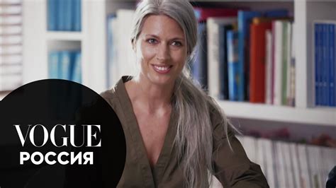 Что в сумке у Сары Харрис? - YouTube