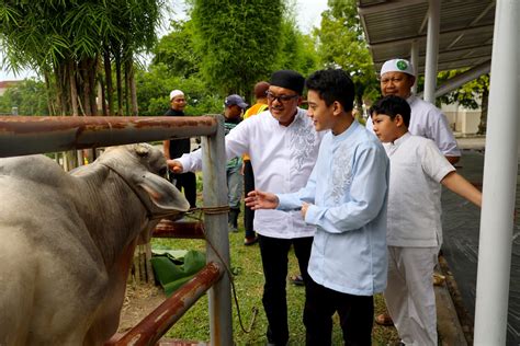 Berbagi Keberkahan Ptpn Iv Regional Iii Salurkan Paket Daging