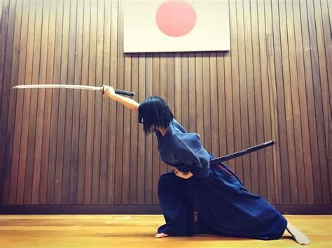 Pin By Uesugi Kenshin On Iaiado Female Samurai Samurai Poses