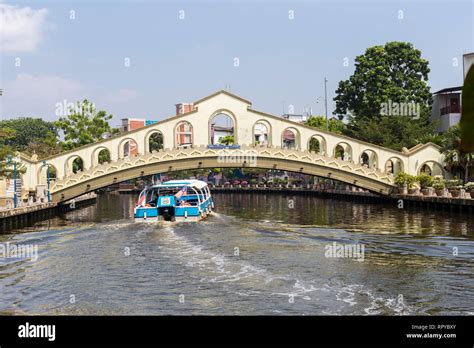 River Cruise Boat on the Melaka River, Melaka, Malaysia Stock Photo - Alamy