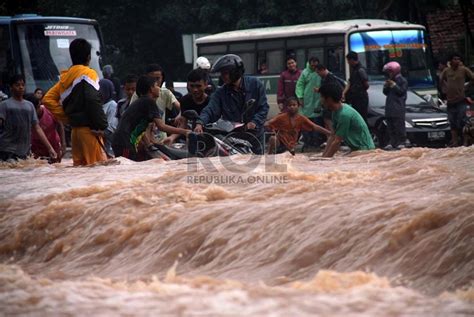 Kawasan Pusat Bisnis Sudirman Dikepung Banjir Republika Online