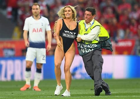 Liverpool Juara Liga Champions Dan Aksi Pitch Invader Kinsey Wolanski