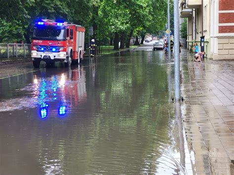 Gwa Towna Ulewa Przesz A Nad S Upskiem I Regionem Zalanych Zosta O