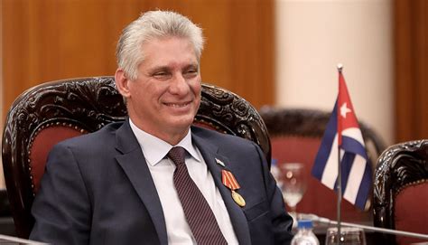 Cuba El Presidente Miguel Díaz Canel Felicita Al Pueblo En El 62