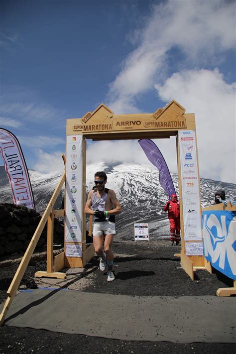 La Supermaratona dell Etna è tornata le foto della gara dal mare alla