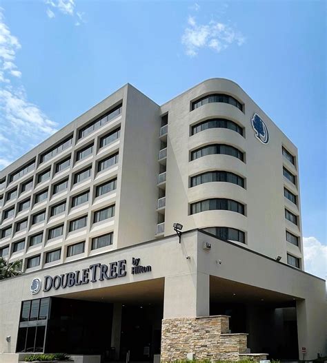 DoubleTree by Hilton Houston Hobby Airport | Houston TX
