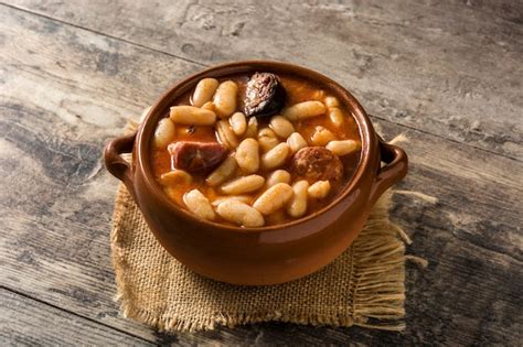 Premium Photo | Typical spanish fabada asturiana