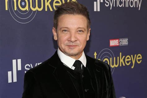 Does Jeremy Renner Have Cancer? Smoking Rumors-