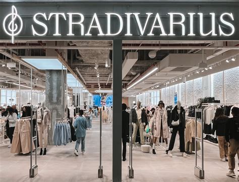 Rh Ne L Enseigne De Pr T Porter Stradivarius A Ouvert Son Premier