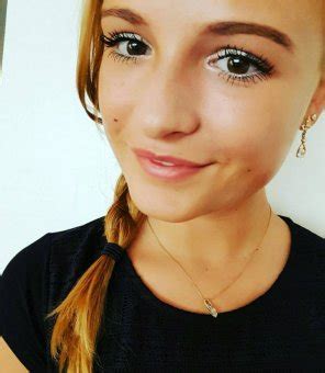 Thick Eyelashes Porn Pic