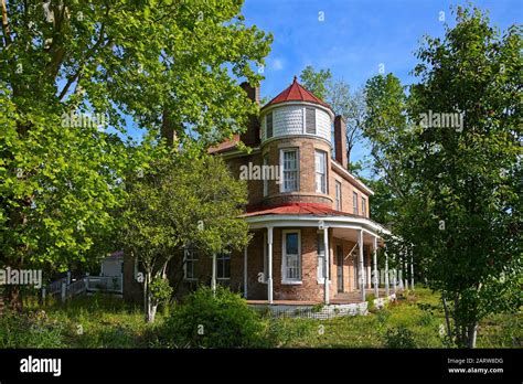 BRANCHVILLE, SOUTH CAROLINA - April 15, 2019: An Old Abandoned Two ...