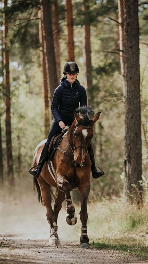 Horse riding in autumn | Photos de chevaux, Passion cheval, Tapis ...