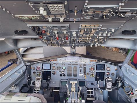 Boeing 737 Cockpit | Shoot Aviation Film Services