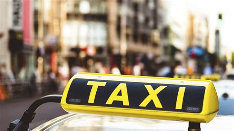 Taxista Devolvi A Pasajero Millones De Pesos Olvidados