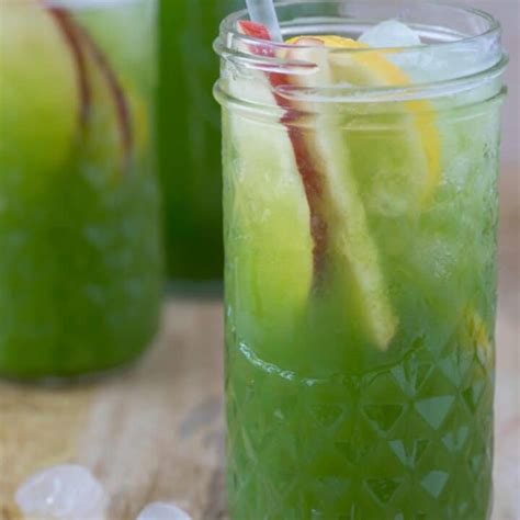 Celery Juice Recipe - The Harvest Kitchen