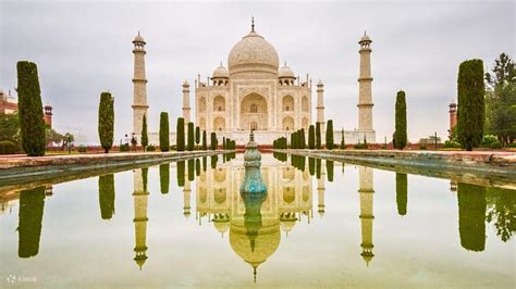 Explore The Taj Mahal On A Day Tour From Delhi By Gatimaan Express