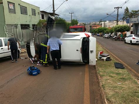 Avenida Edelina Meneghel Rando - Capotamento na Edelina Meneghel Rando em Bandeirantes - Rádio Cabiuna