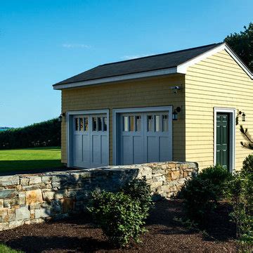 Cottage Garage Doors - Photos & Ideas | Houzz