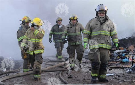 Controlan Fuego En Recicladora Pero A N Luchan Por Sofocarlo