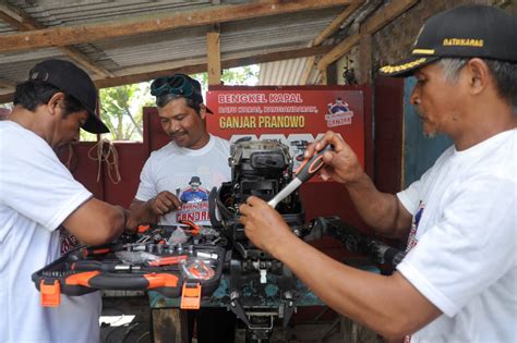 Nelayan Balad Ganjar Resmikan Bengkel Dan Serahkan Peralatan Perbaikan