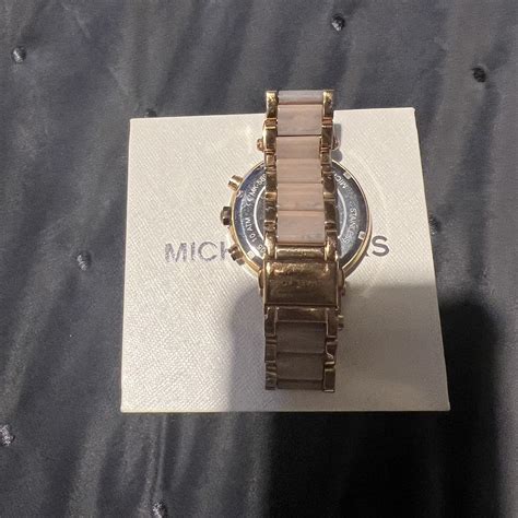 how to change battery in mk watch