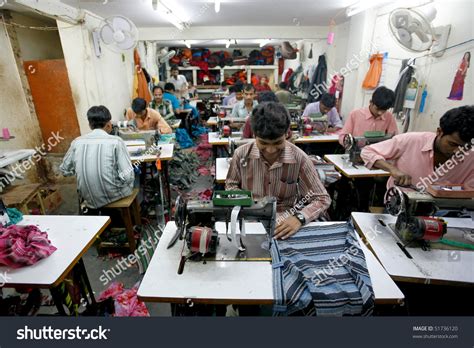 India - Feb 26: Textile Workers In A Small Factory In Old Delh On ...