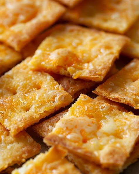 Delicious Keto Cheese Crackers: A Savory Snack Recipe